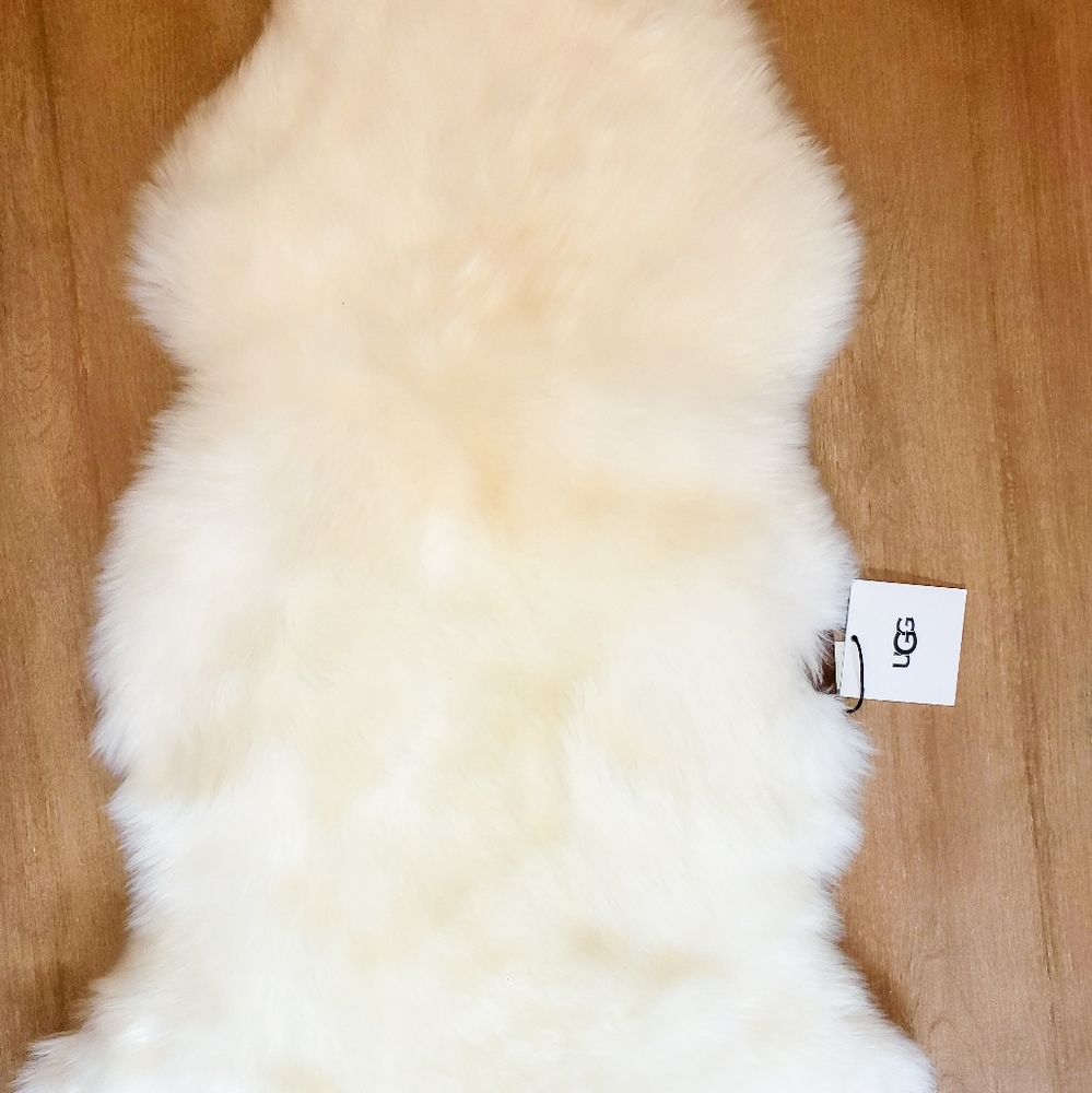 UGG - Single Sheepskin Rug NWT